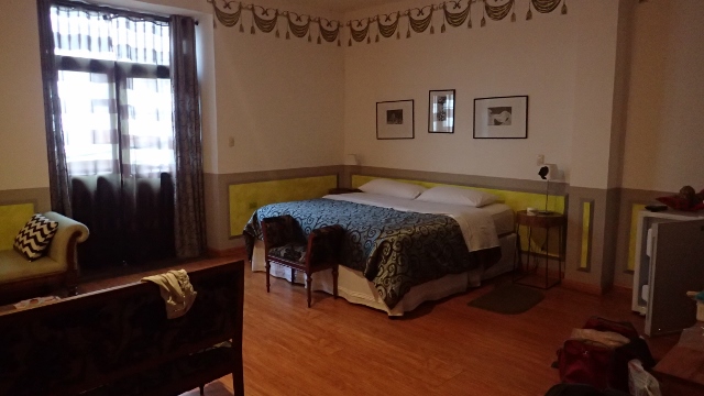 meine Suite..mit Strassenblick, L&auml;rm und Gestank...me ka nit alles ha